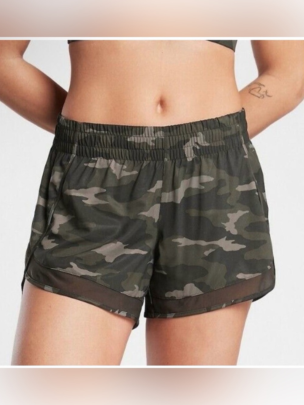 Athleta Mesh Racer Run 4" Shorts size medium